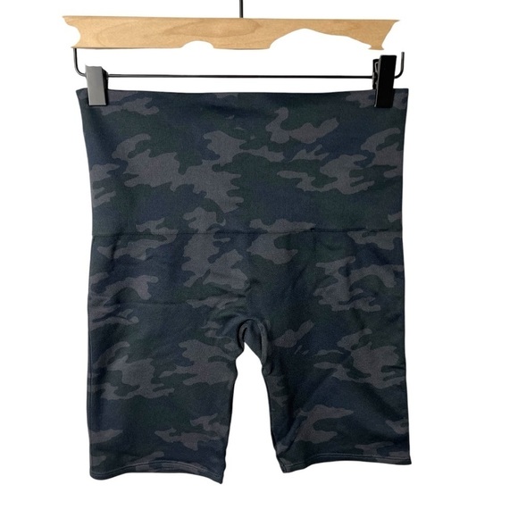 Spanx Look At Me Now Bike Shorts Camo Size Medium - Picture 2 of 4